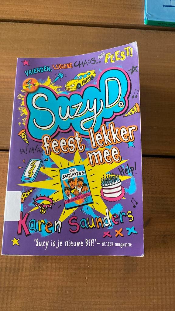 Karen Saunders - Suzy D. feest lekker mee, Boeken, Kinderboeken | Jeugd | 13 jaar en ouder, Zo goed als nieuw, Ophalen of Verzenden