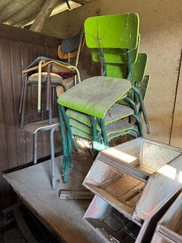 Schuurvondst - Kinder bureaustoelen en bureau's beschikbaar voor biedingen