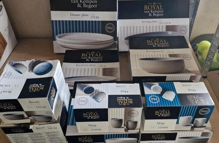 Ah royal van kempen en begeer servies borden kommen schalen, Huis en Inrichting, Keuken | Servies, Nieuw, Compleet servies, Effen