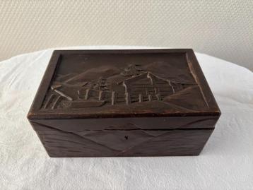 Antiek kistje houtsnijwerk berglandschap Villars. beschikbaar voor biedingen