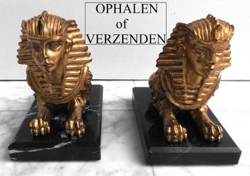  2 Egyptische  Bronzen Sfinx beelden  op zwart marmeren voet beschikbaar voor biedingen