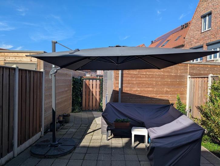 Zweefparasol Vierkant Ø300 cm, Tuin en Terras, Parasols, Zo goed als nieuw, Zweefparasol, 2 tot 3 meter, Kantelbaar, Verstelbaar