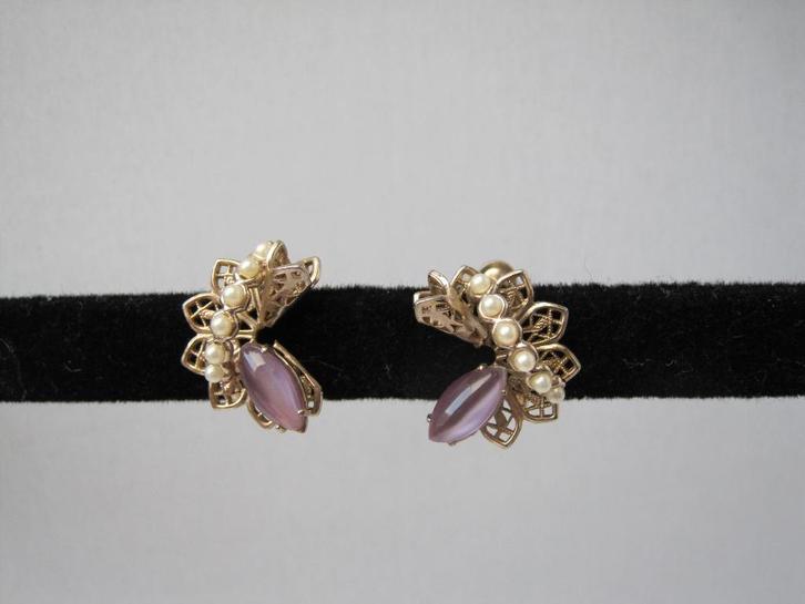 Oorbellen/ paarse moonglow steen / schroefmodel, Sieraden, Tassen en Uiterlijk, Antieke sieraden, Oorbellen, Overige materialen