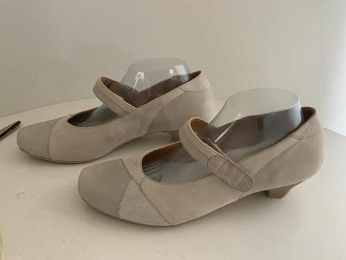 Verhulst 8H (42H) crème instappers 354), Kleding | Dames, Schoenen, Zo goed als nieuw, Instappers, Beige, Ophalen of Verzenden