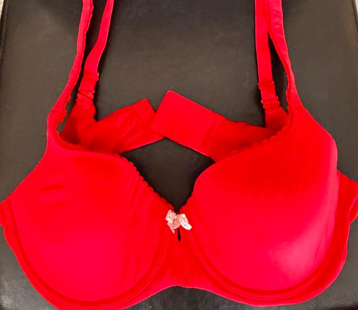 BH rood Victoria’s Secret maat 38D, Kleding | Dames, Ondergoed en Lingerie, BH, Rood, Ophalen of Verzenden
