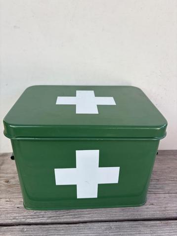 BROCANTE GROENE MEDICIJNBOX beschikbaar voor biedingen