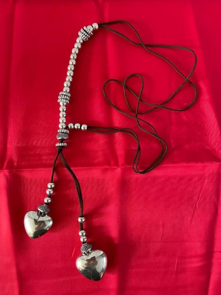 Zilverkleurige ketting met harten en kralen, Sieraden, Tassen en Uiterlijk, Kettingen, Zo goed als nieuw, Overige materialen, Zilver