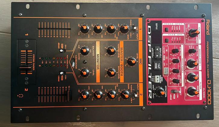 Roland DJ-1000 Mixer, Muziek en Instrumenten, Mengpanelen, Gebruikt, Minder dan 5 kanalen, Microfooningang, Ophalen