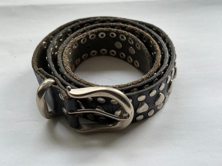 Zwarte Leren Riem met Zilverkleurige Studs en Harten 100 cm, Kleding | Dames, Riemen en Ceinturen, Gedragen, Tailleriem, 100 cm of meer