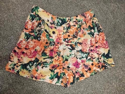 > Kort broekje, Amisu! z.g.a.n., Kleding | Dames, Broeken en Pantalons, Zo goed als nieuw, Maat 36 (S), Oranje, Kort, Ophalen of Verzenden
