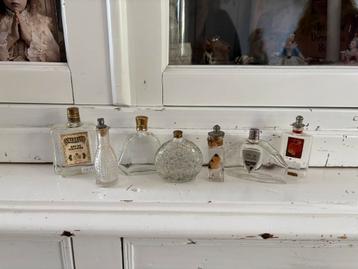 Antieke parfum flesjes totaal 7 stuks beschikbaar voor biedingen