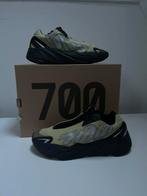 Yeezy 700 mnvn resin, Kleding | Heren, Schoenen, Overige kleuren, Ophalen of Verzenden, Sneakers of Gympen, Gedragen