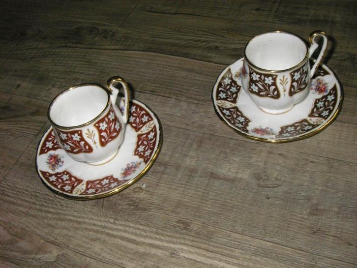 ZGAN 2 KLEINE  MOOIE KOFFIE  KOPJES /ESPRESSO /ROAL BRITAIN, Huis en Inrichting, Keuken | Servies, Zo goed als nieuw, Kop(pen) en/of Schotel(s)