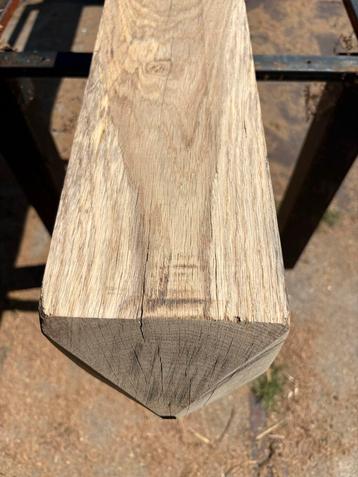 Eikenhouten paal. 240 cm beschikbaar voor biedingen