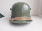 Originele M16 stahlhelm met Ersatz kinband., Verzamelen, Ophalen of Verzenden, Landmacht, Duitsland, Helm of Baret