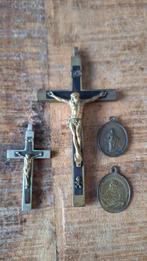4 religieuze items,  kruis en medailles, Ophalen of Verzenden