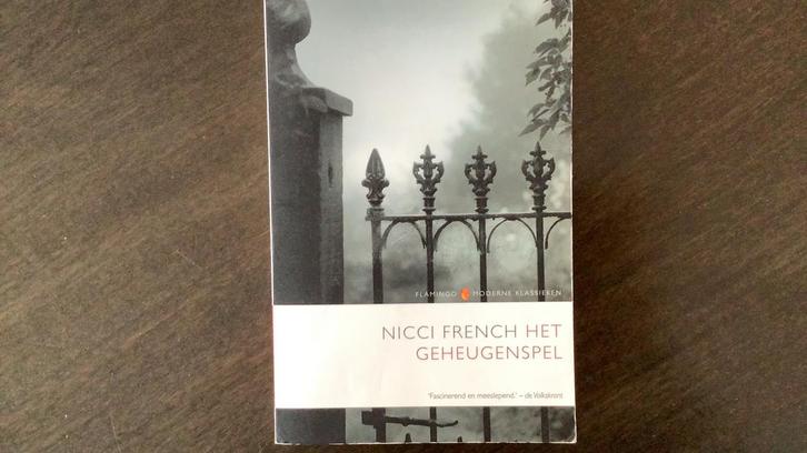 Nicci French - Het geheugenspel, Boeken, Thrillers, Zo goed als nieuw, Ophalen of Verzenden