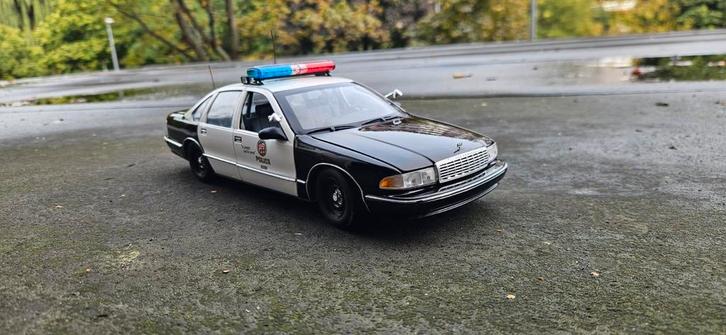 1:18 Chevrolet caprice Los Angeles Police UT Models, Hobby en Vrije tijd, Modelauto's | 1:18, Zo goed als nieuw, Auto, UT Models