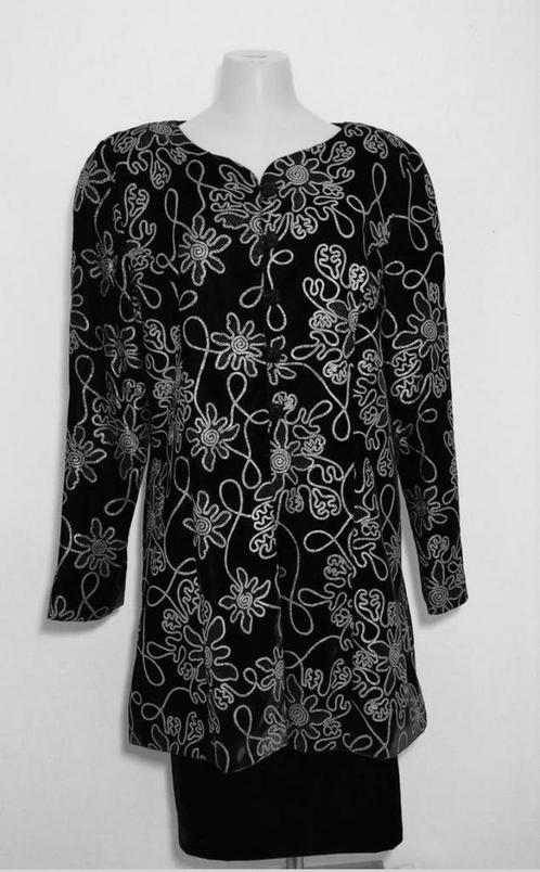 Zwart fluwelen mantelpakje met dessin van Sheila de Vries, Kleding | Dames, Jasjes, Kostuums en Pakken, Nieuw, Kostuum of Pak