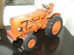 Renault R3042  1950 replica tractor 1:16 Universal hobbies, Verzenden, Zo goed als nieuw, Groter dan 1:32
