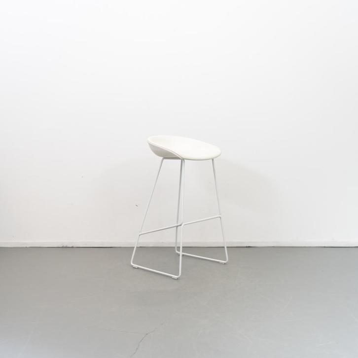 6 Hay about a Stool AAS38 Wit Leer, Huis en Inrichting, Barkrukken, Zo goed als nieuw, Leer, Metaal, 5 krukken of meer