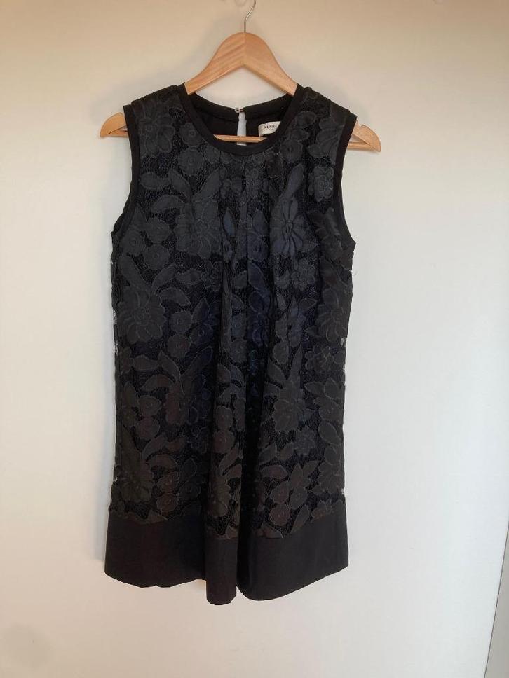Alpha Studio zwarte kanten jurk maat IT 42/M mouwloos, Kleding | Dames, Jurken, Zo goed als nieuw, Maat 38/40 (M), Zwart, Boven de knie