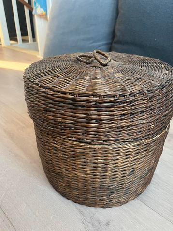 Rotan mand jaren '70 beschikbaar voor biedingen