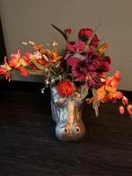 Neushoorn bloempot met kunstbloemen, Huis en Inrichting, Ophalen, Zo goed als nieuw