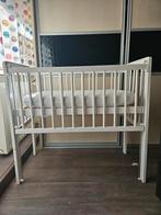 Petit amelie, 2-IN-1 Co-sleeper / aanschuifbedje, hout wit, Kinderen en Baby's, Babywiegjes en Ledikanten, Ophalen, Gebruikt, Wieg