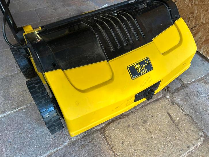 Borstelmachine voor kunstgras, Tuin en Terras, Gras en Kunstgras, Zo goed als nieuw, Ophalen of Verzenden