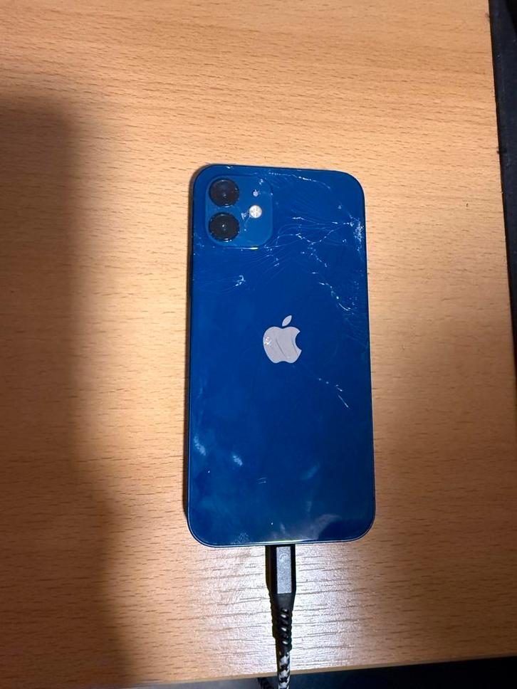 iPhone 12 64GB - Gebarsten achterkant, Telecommunicatie, Mobiele telefoons | Apple iPhone, Gebruikt, 64 GB, Zonder abonnement