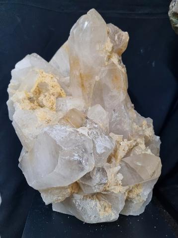 Groot staand bergkristal cluster, kristallen rondom   beschikbaar voor biedingen