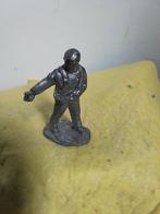 3404) mooi tinne beeldje   Boer aan het zaaien hoog 8 cm, Ophalen of Verzenden, Zo goed als nieuw