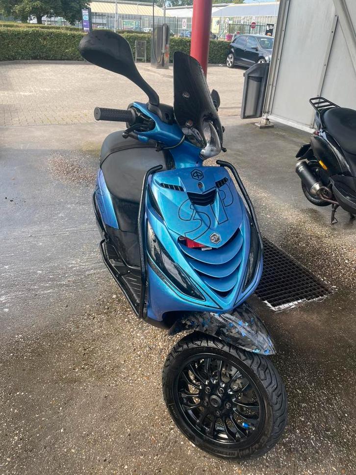 Piaggio Zip E5 — volledig aangepakt, Fietsen en Brommers, Scooters | Piaggio, Zo goed als nieuw, Zip, Maximaal 45 km/u, Benzine
