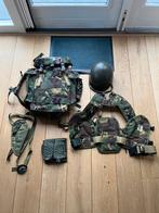 militaria verzameling collecite pouches harnas rugzak helm, Ophalen of Verzenden, Landmacht, Overige gebieden, Overige typen