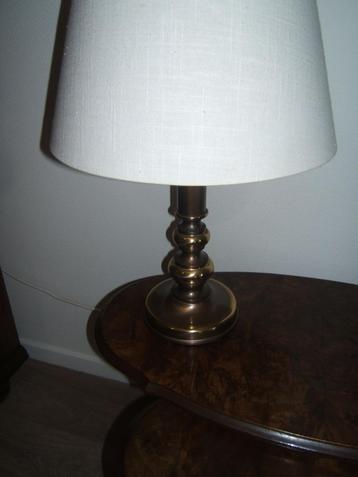 Lamp (T) beschikbaar voor biedingen