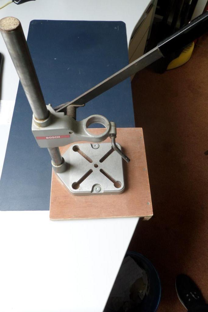 Boorstandaard - Bosch - Houten onderstel, Tuin en Terras, Hand-tuingereedschap, Zo goed als nieuw, Ophalen