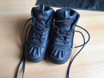 Stalschoenen. Sportschoenen Maat 33. Z.g.a.n. beschikbaar voor biedingen