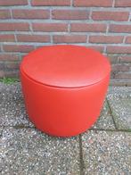 Mooi rode vintage poef in zeer goede staat. In prijs verlaag, Overige materialen, Minder dan 50 cm, Jaren 60, Rond