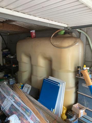 PE tank 2000 liter beschikbaar voor biedingen