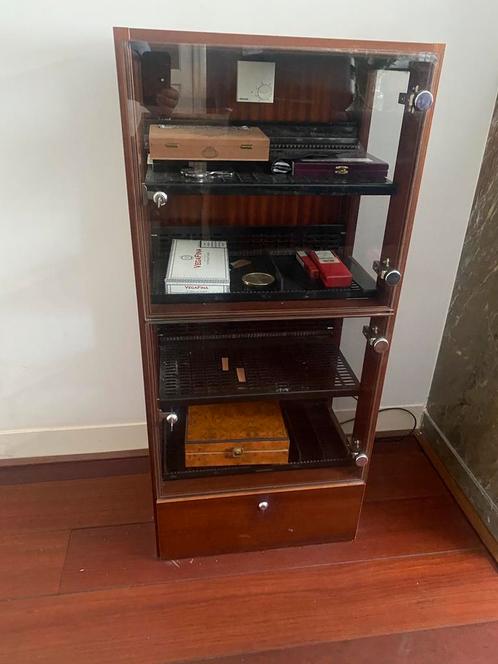 Grote humidor kabinet sigarenkast, Verzamelen, Rookartikelen, Aanstekers en Luciferdoosjes, Gebruikt, Overige typen, Ophalen