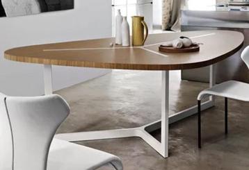 Seven eetkamertafel van B&B Italia beschikbaar voor biedingen
