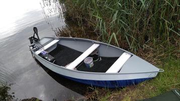 2 boten te koop ( vlet,visboot,roeiboot,stalen boot ) beschikbaar voor biedingen