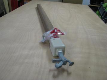 Vastzet paal voor poort of zware deur beschikbaar voor biedingen