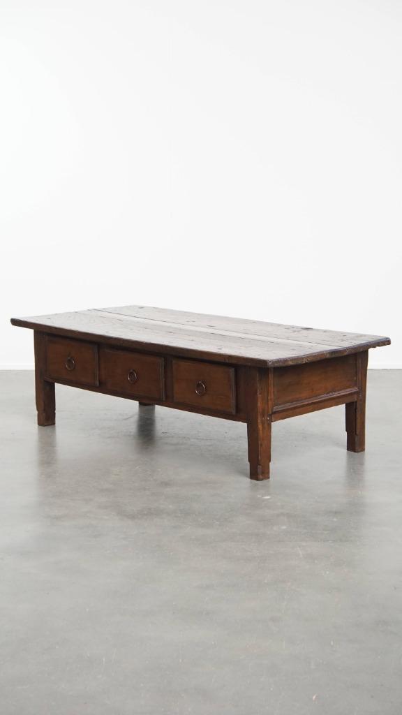 Antieke Zuid Europese 18e eeuwse salontafel met drie lades, Antiek en Kunst, Antiek | Meubels | Tafels, Ophalen