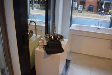 Handgemaakte showroom badkamer eiken onderdelen beschikbaar voor biedingen