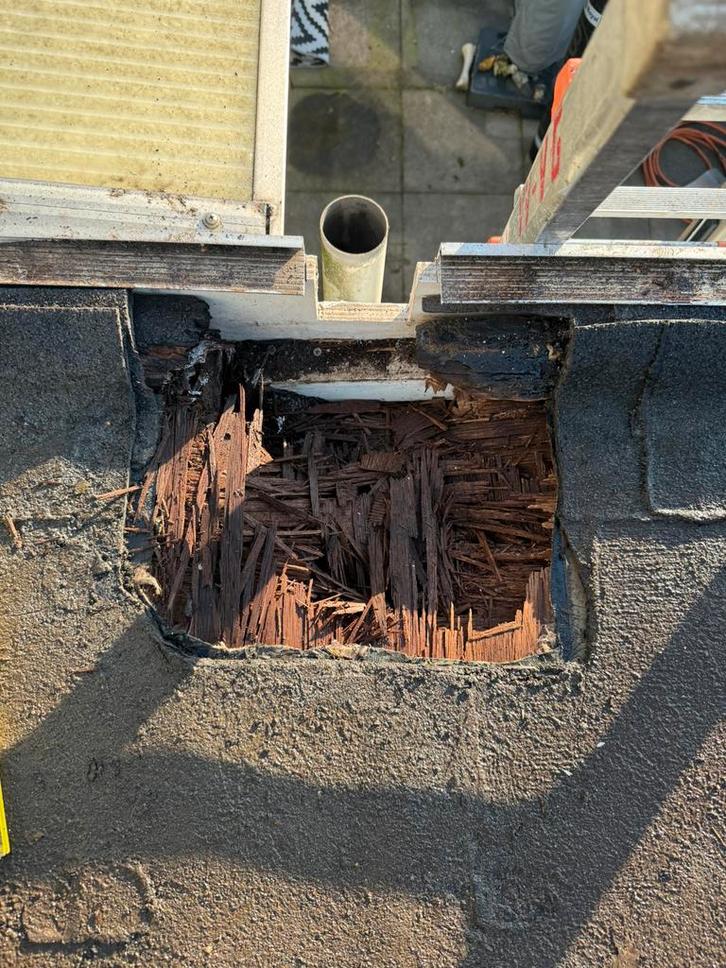 Dakdekker,  lekkage ? Spoed ?, Diensten en Vakmensen, Dakdekkers en Rietdekkers