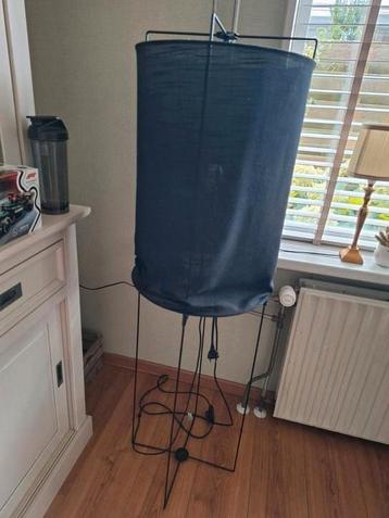Vloerlamp met zwarte, linnen doek/kap.  beschikbaar voor biedingen