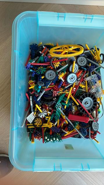 K’nex met bouwboekjes beschikbaar voor biedingen