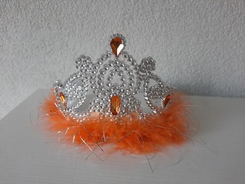 Koningsdag Oranje Kinder Kroon met veren, Hobby en Vrije tijd, Feestartikelen, Zo goed als nieuw, Feestartikel, Oranje of Koningsdag